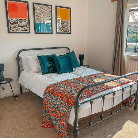 Staybynumbers - Spacious Three Bed House Royal הילסבורו מראה חיצוני תמונה