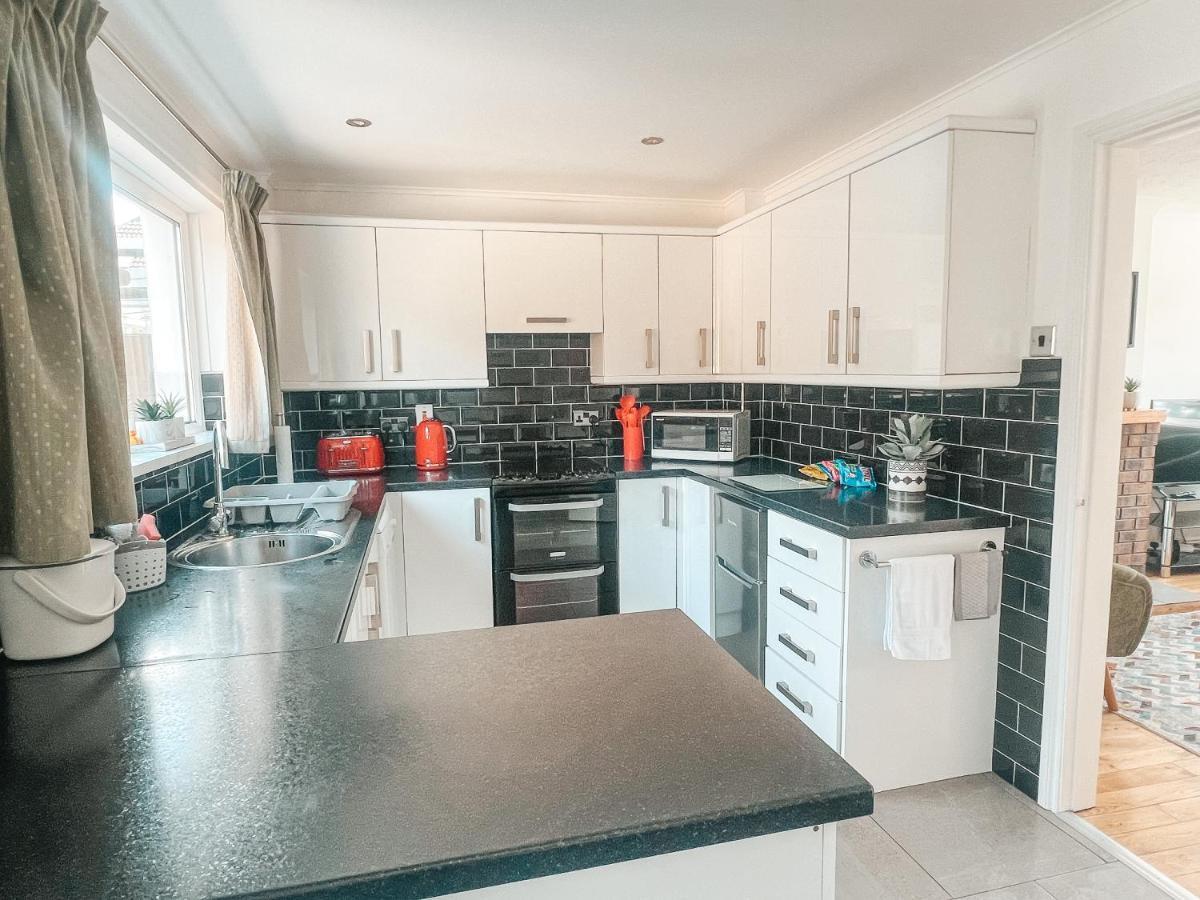 Staybynumbers - Spacious Three Bed House Royal הילסבורו מראה חיצוני תמונה