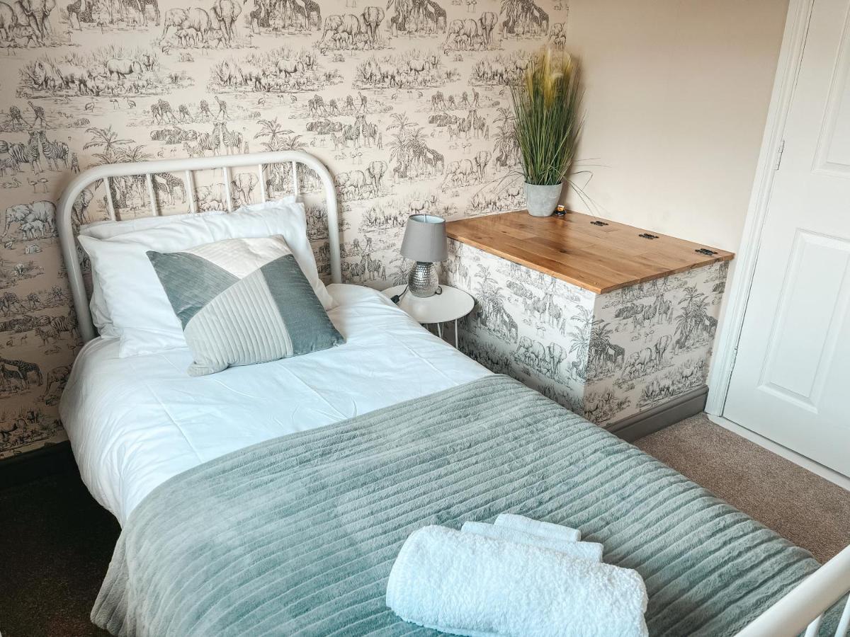 Staybynumbers - Spacious Three Bed House Royal הילסבורו מראה חיצוני תמונה