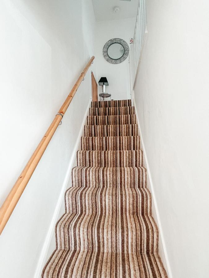 Staybynumbers - Spacious Three Bed House Royal הילסבורו מראה חיצוני תמונה